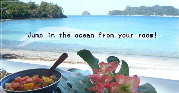 テラスの一歩踏み出せば、プライベート感覚ビーチ 小笠原での宿泊は小笠原ゲストハウス